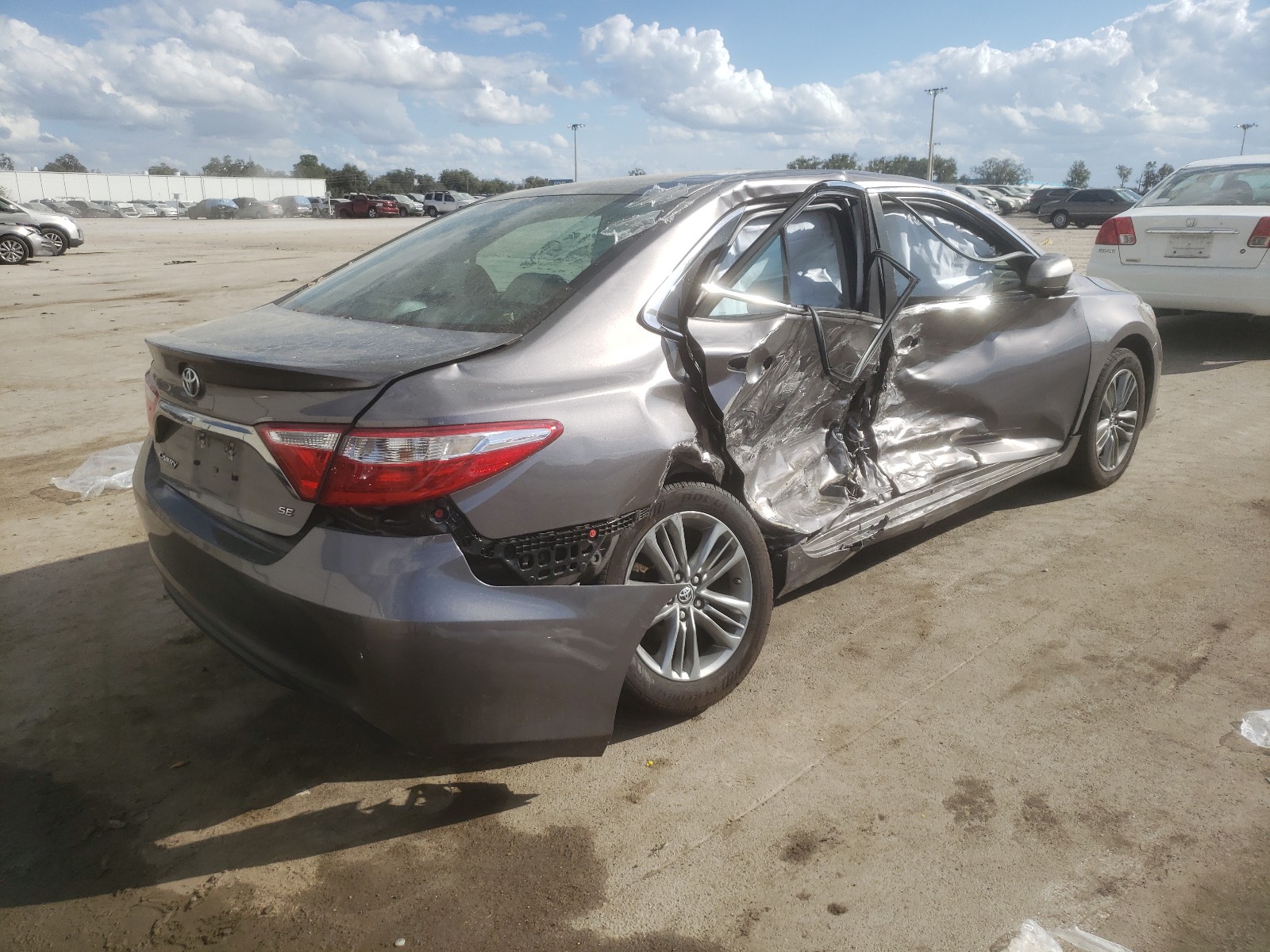 Photo 4 from auction – 2017 TOYOTA CAMRY LE with VIN 4T1BF1FK3HU698321