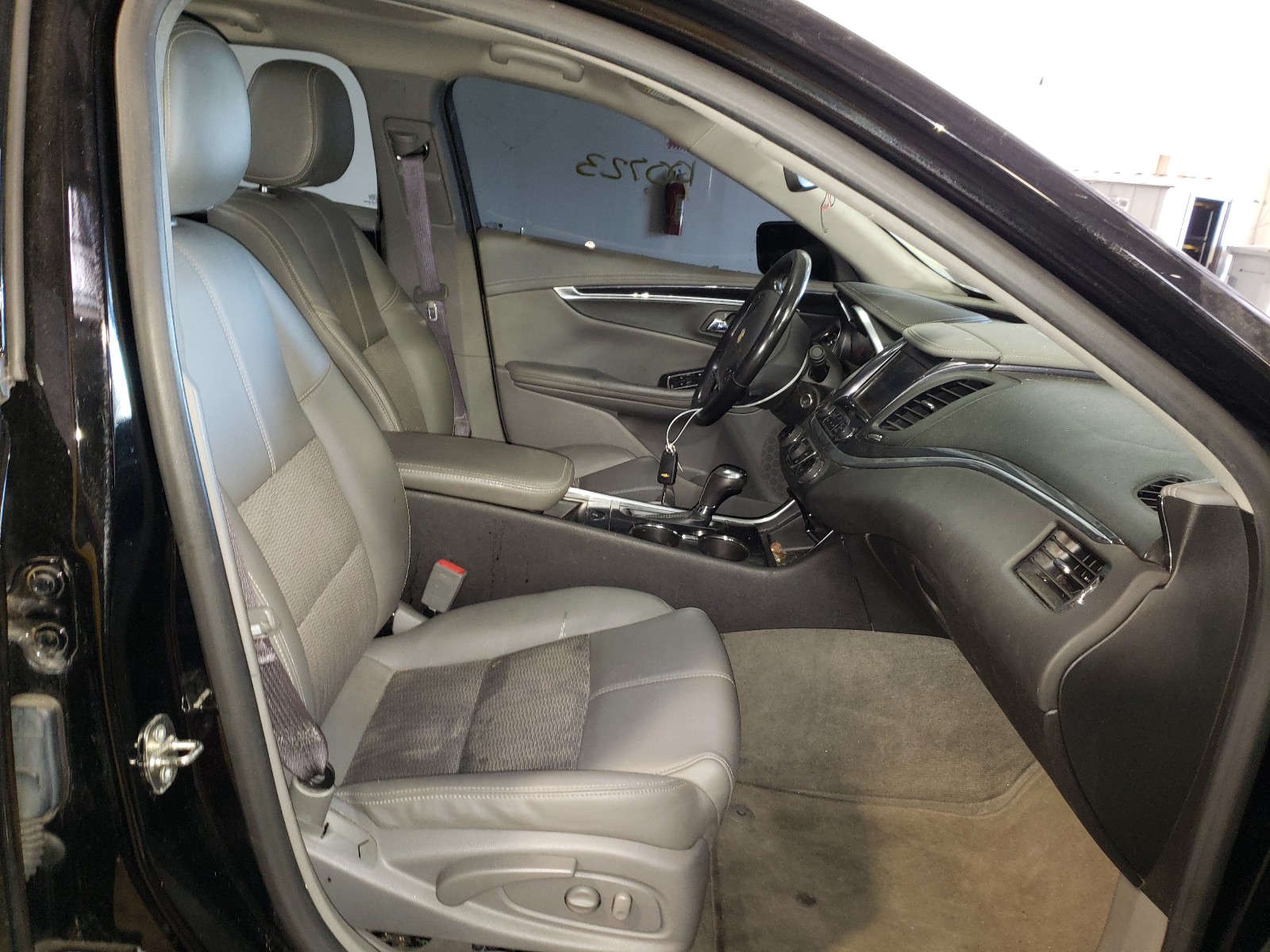 Photo 5 from auction – 2017 CHEVROLET IMPALA LT with VIN 2G1105S38H9175227