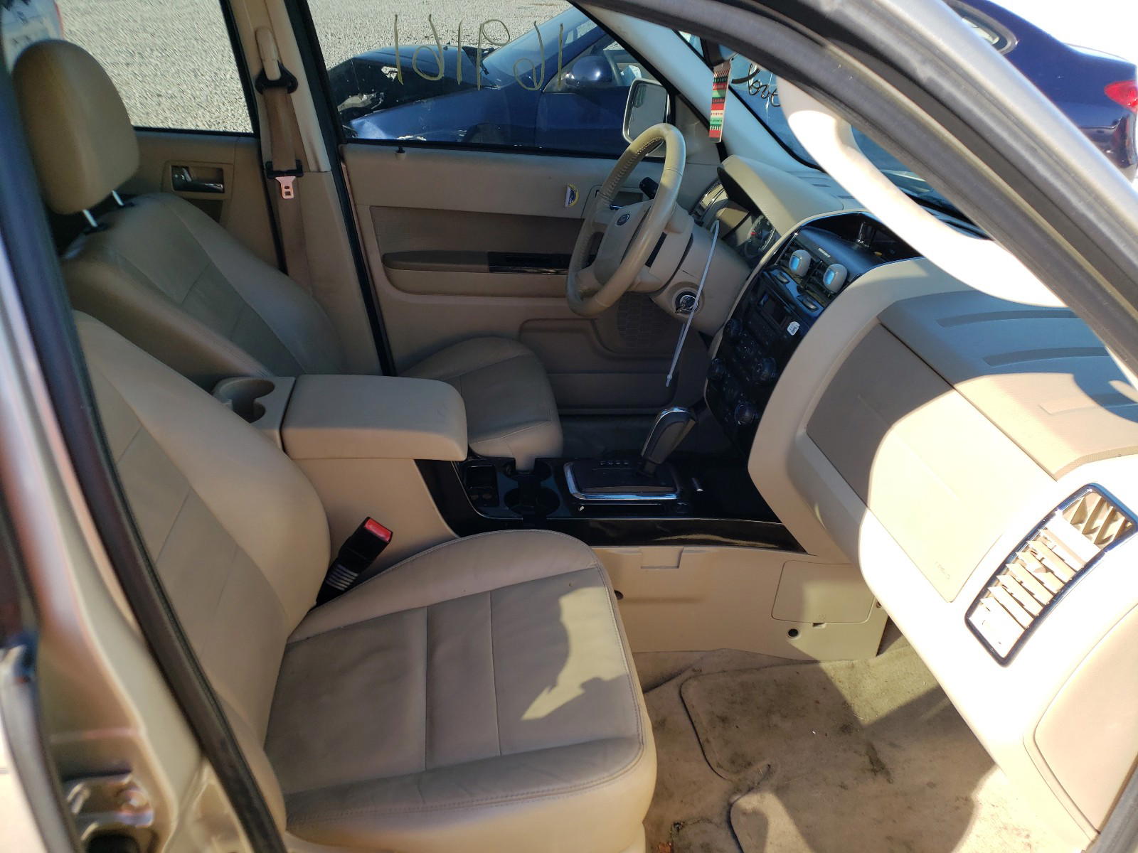 Photo 5 from auction – 2010 FORD ESCAPE LIM with VIN 1FMCU0EG8AKB30763