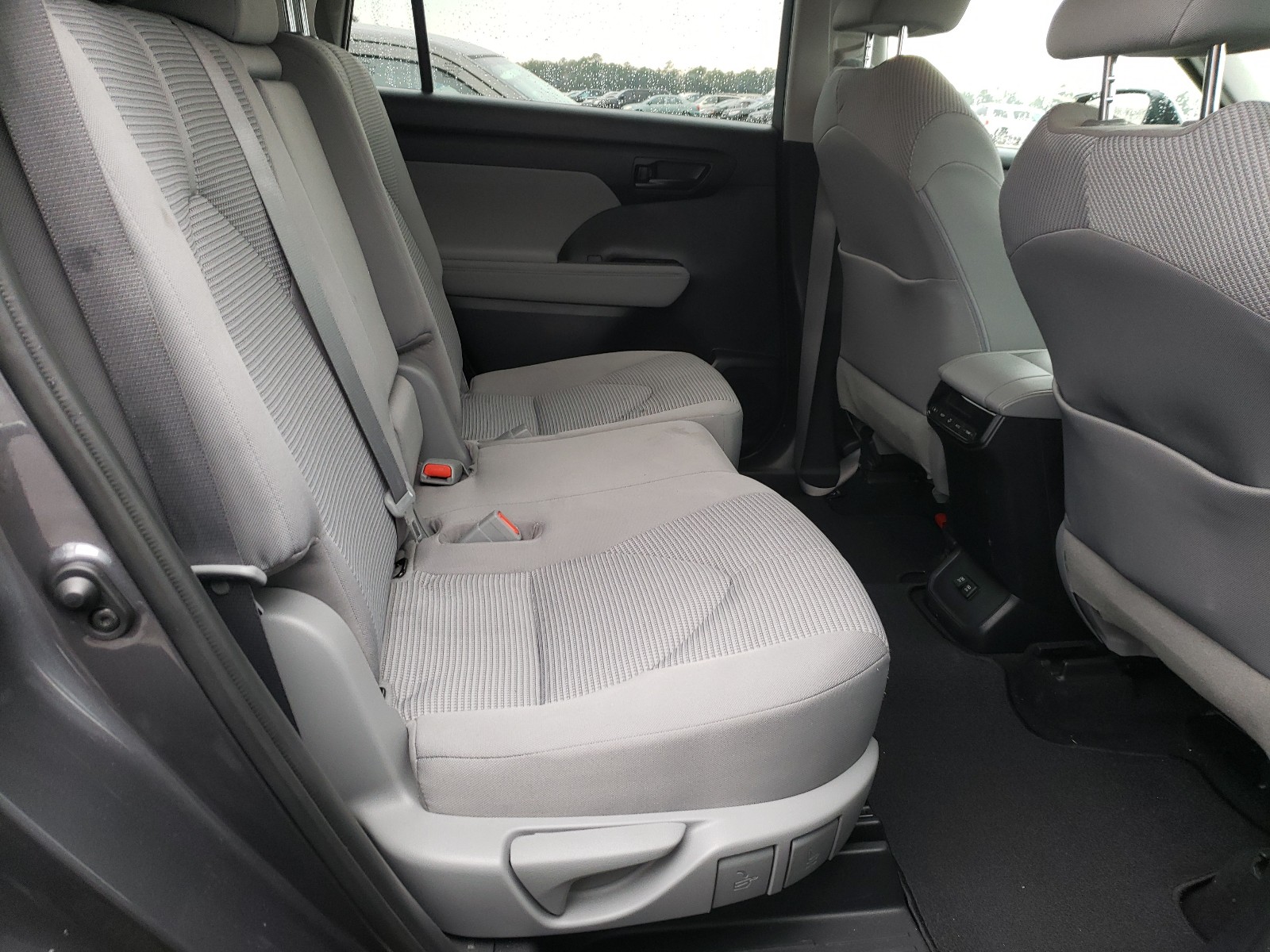 Photo 6 from auction – 2020 TOYOTA HIGHLANDER with VIN 5TDCZRBH3LS044411
