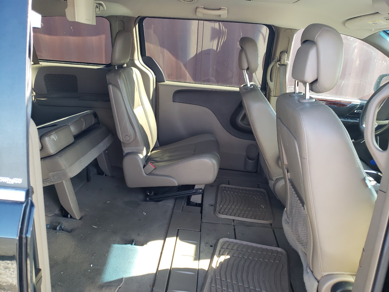 Photo 6 from auction – 2013 CHRYSLER TOWN & COU with VIN 2C4RC1BGXDR706239