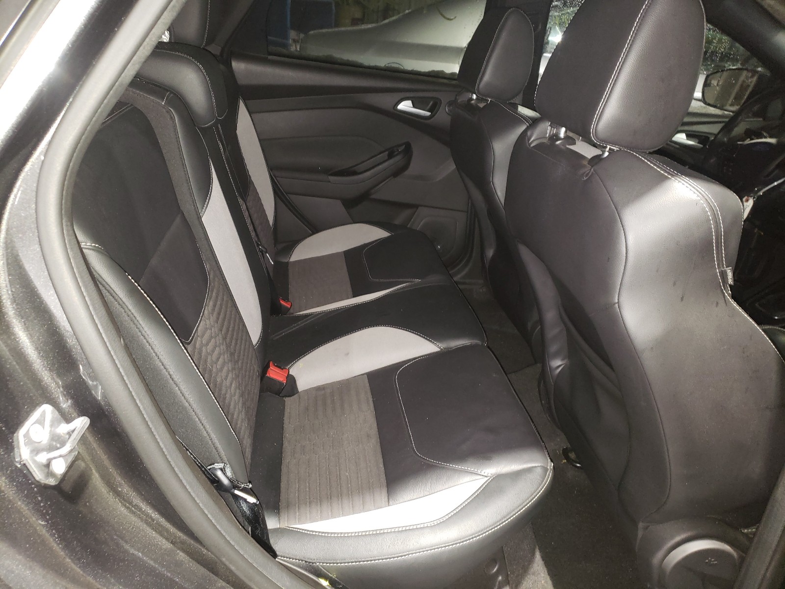 صورة رقم 6 من المزاد - 2017 FORD FOCUS ST مع VIN 1FADP3L99HL257070