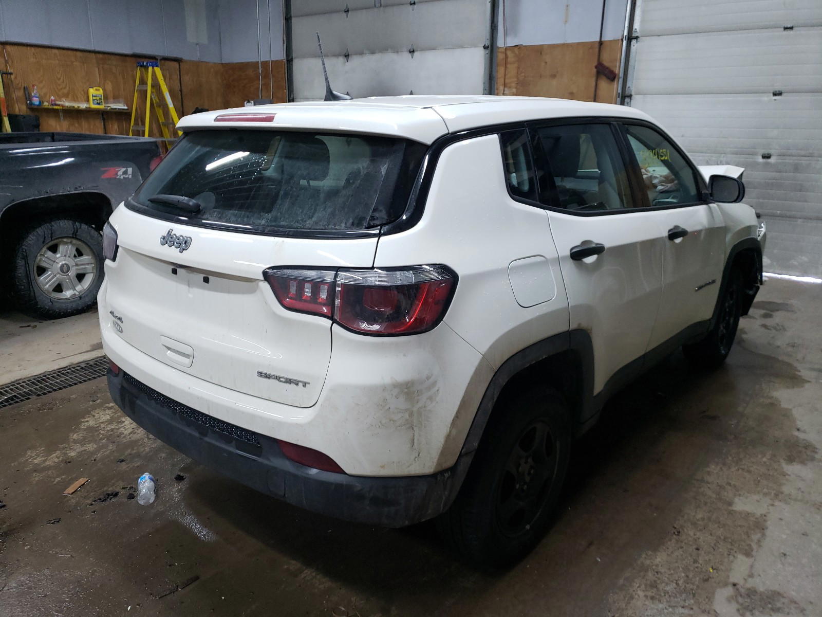 Photo 4 from auction – 2019 JEEP COMPASS SP with VIN 3C4NJDAB4KT849175