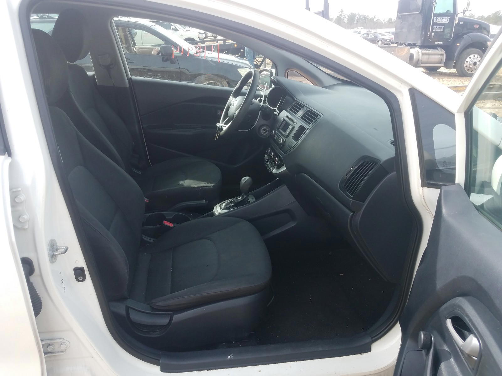 Photo 5 from auction – 2014 KIA RIO LX with VIN KNADM4A31E6344203