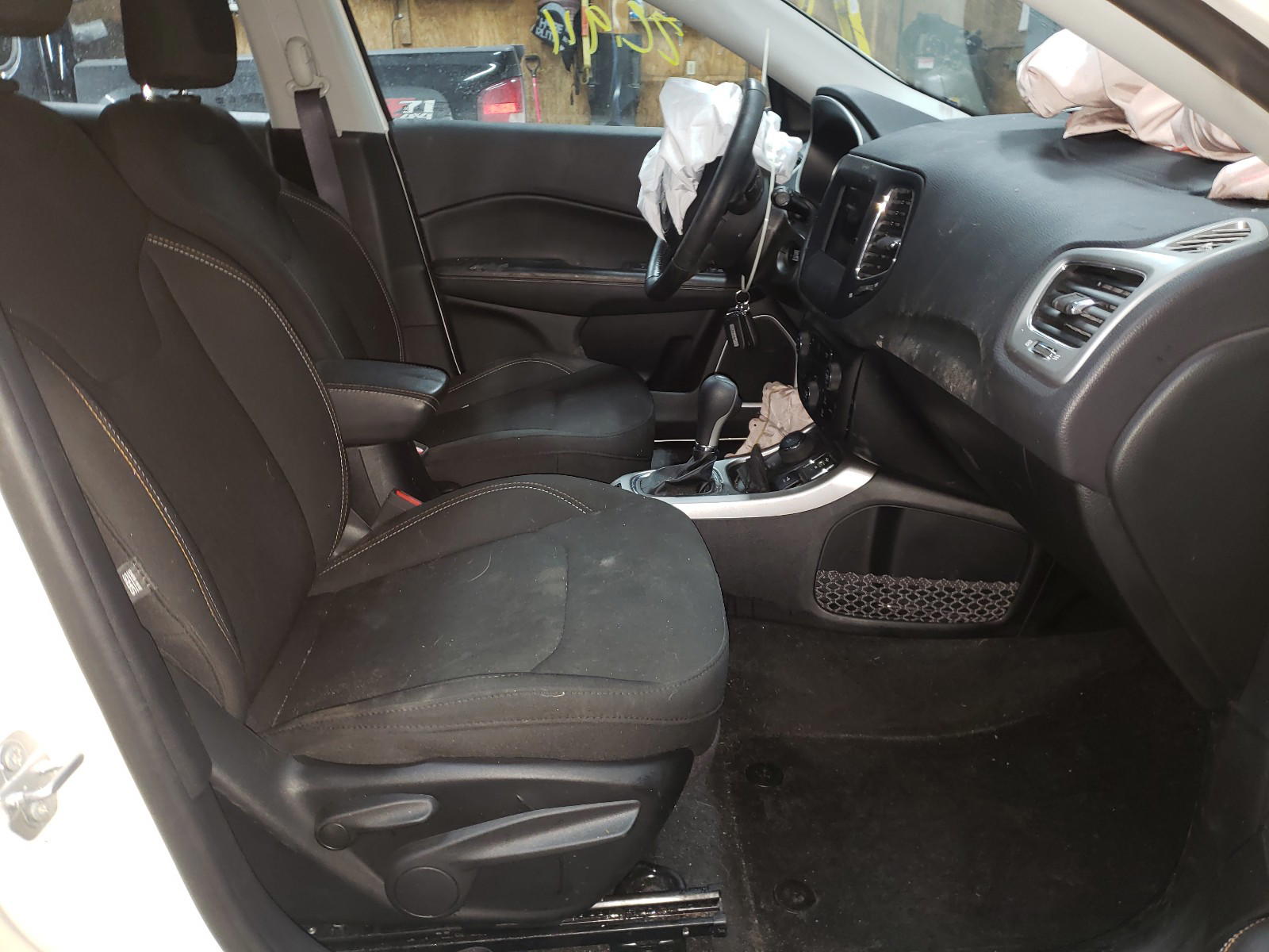 Photo 5 from auction – 2019 JEEP COMPASS SP with VIN 3C4NJDAB4KT849175