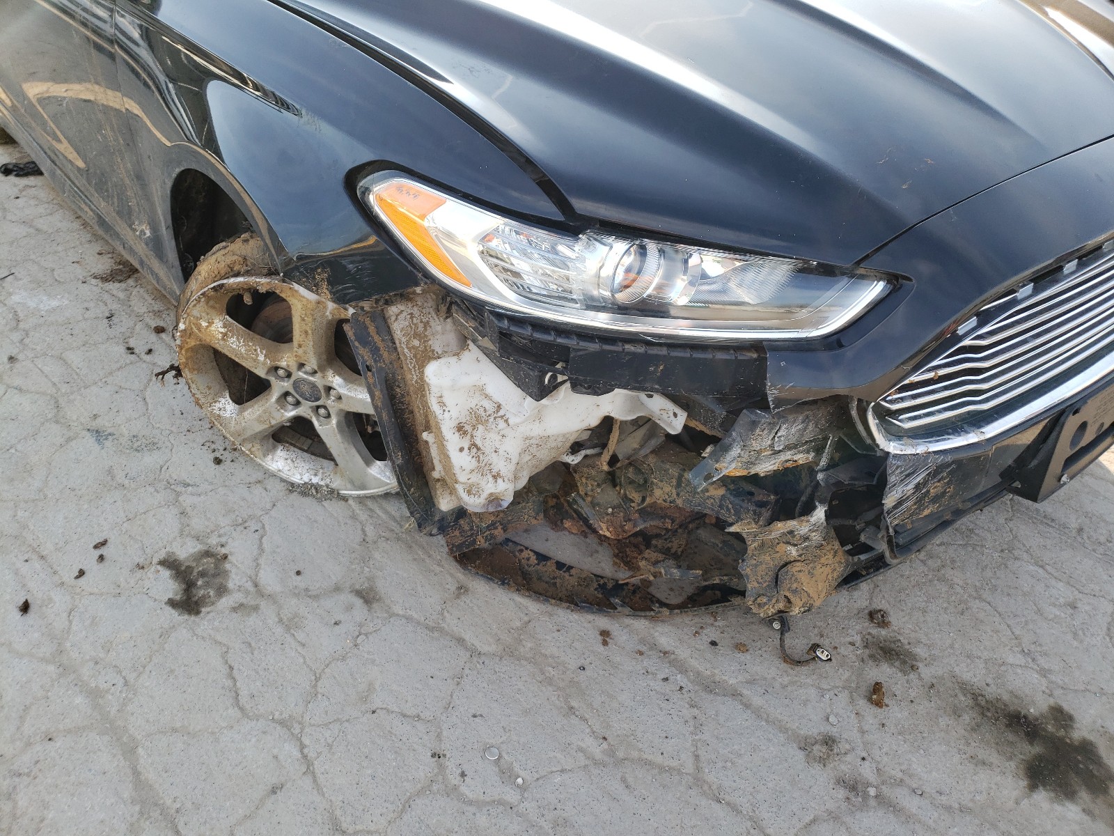 Photo 9 from auction – 2016 FORD FUSION SE with VIN 3FA6P0H70GR386412