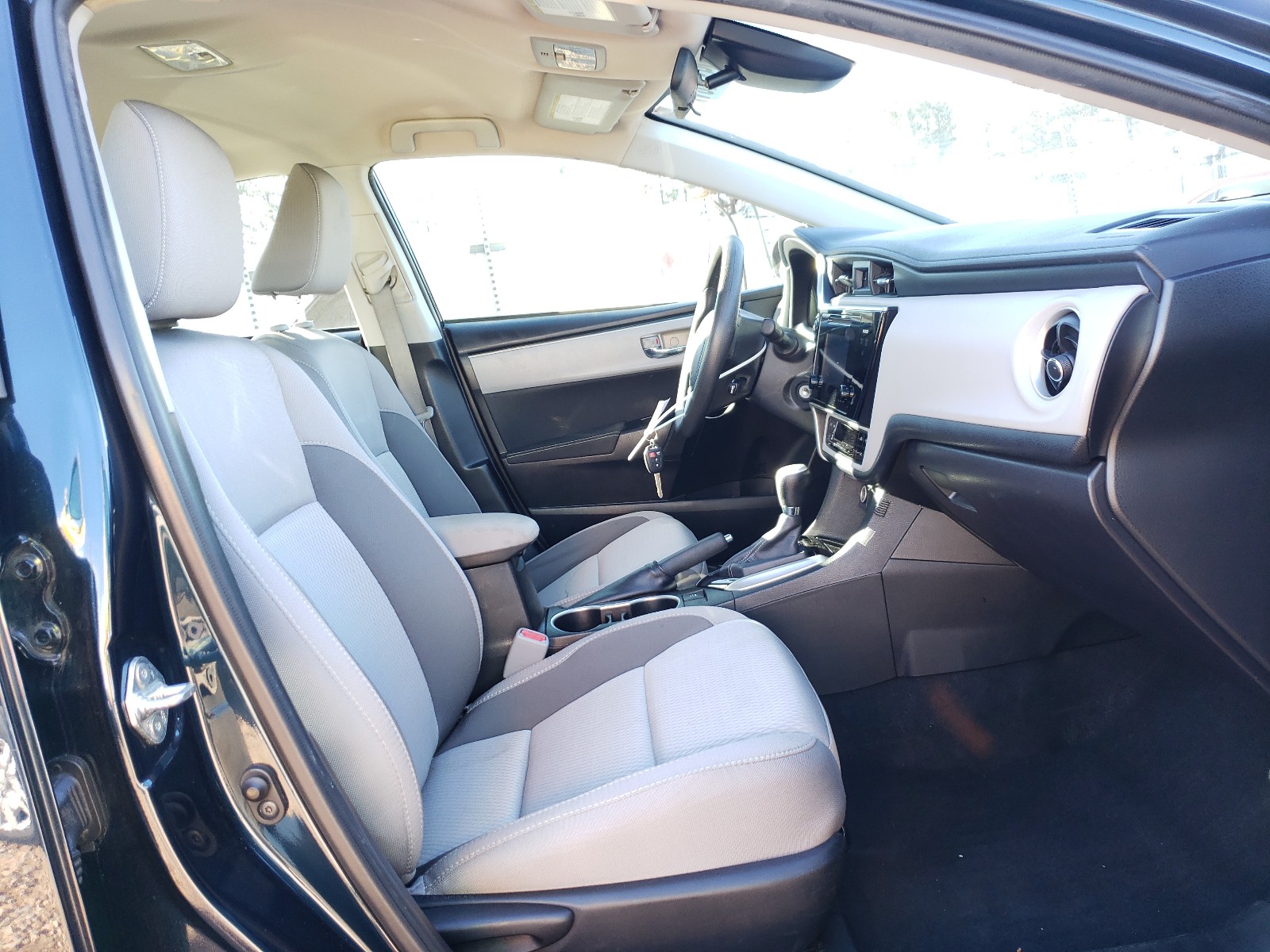 Photo 5 from auction – 2017 TOYOTA COROLLA L with VIN 5YFBURHE9HP717225