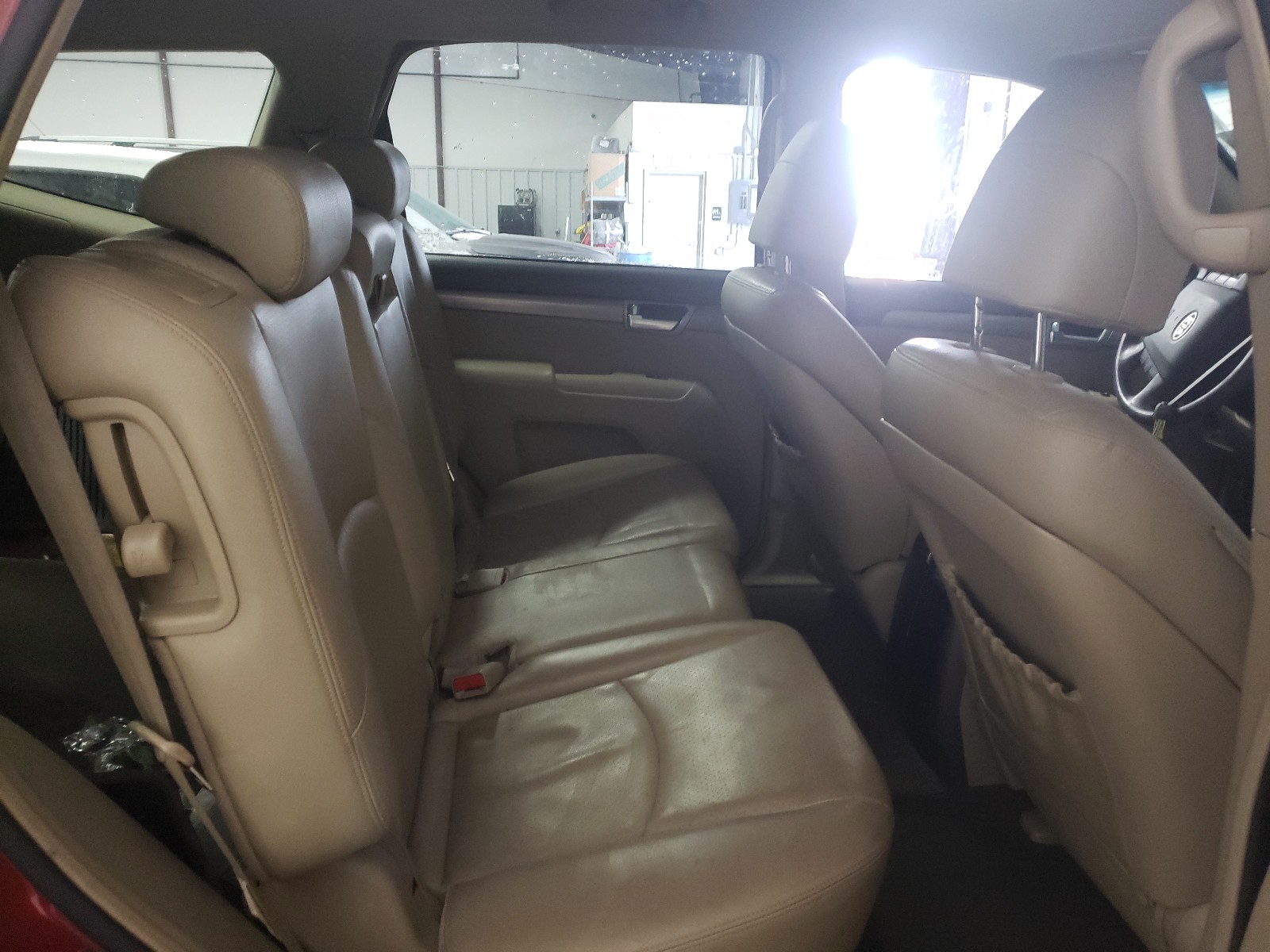 Photo 6 from auction – 2009 KIA BORREGO LX with VIN KNDJH741595039773