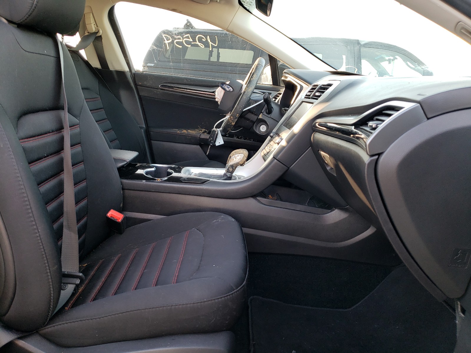 Photo 5 from auction – 2016 FORD FUSION SE with VIN 3FA6P0H70GR386412