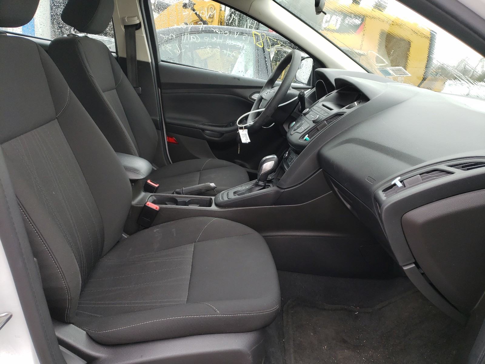 Фото 5 с аукциона – 2016 FORD FOCUS SE с VIN 1FADP3K25GL300399