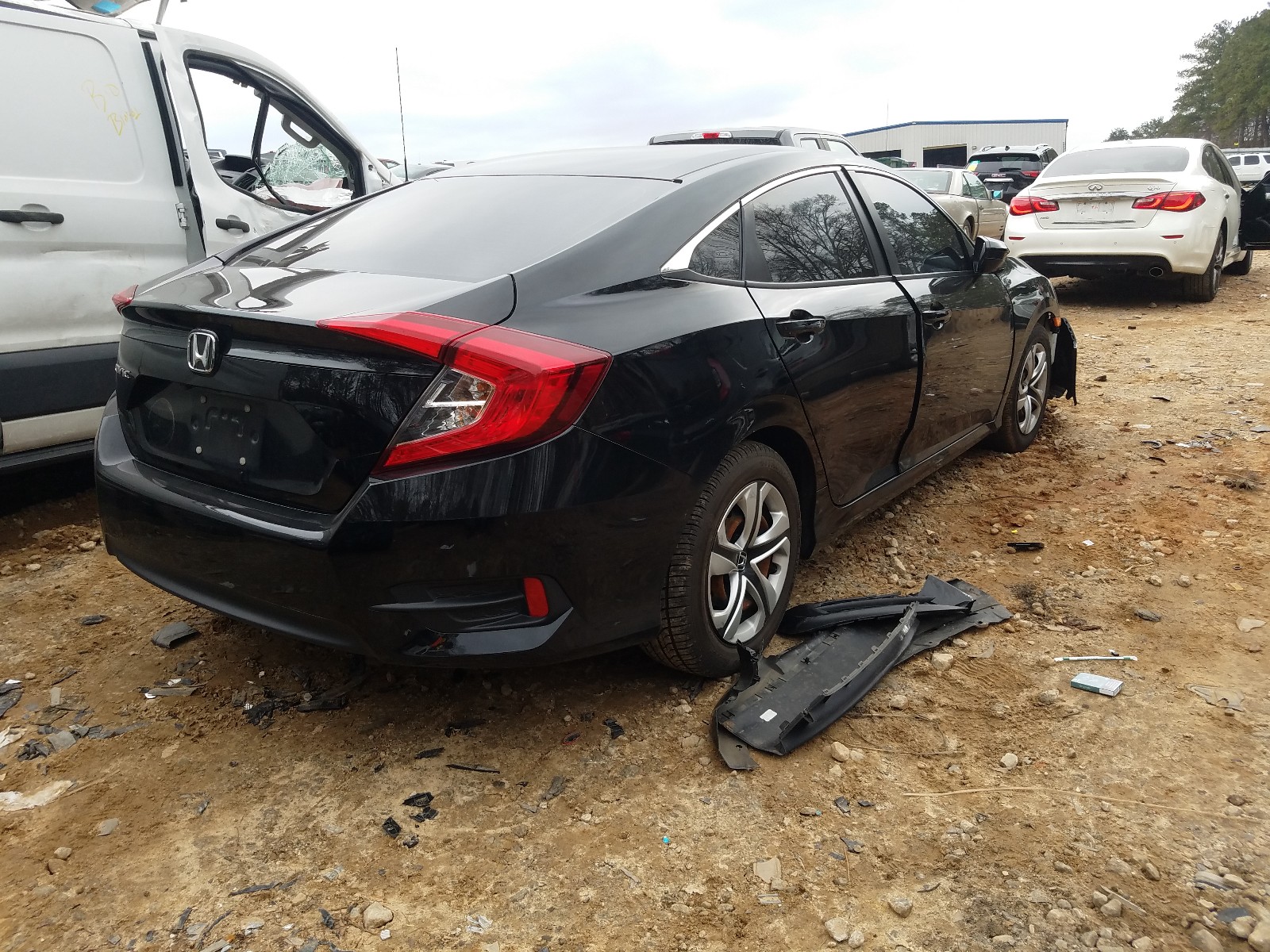 Photo 4 from auction – 2018 HONDA CIVIC LX with VIN 19XFC2F56JE030970