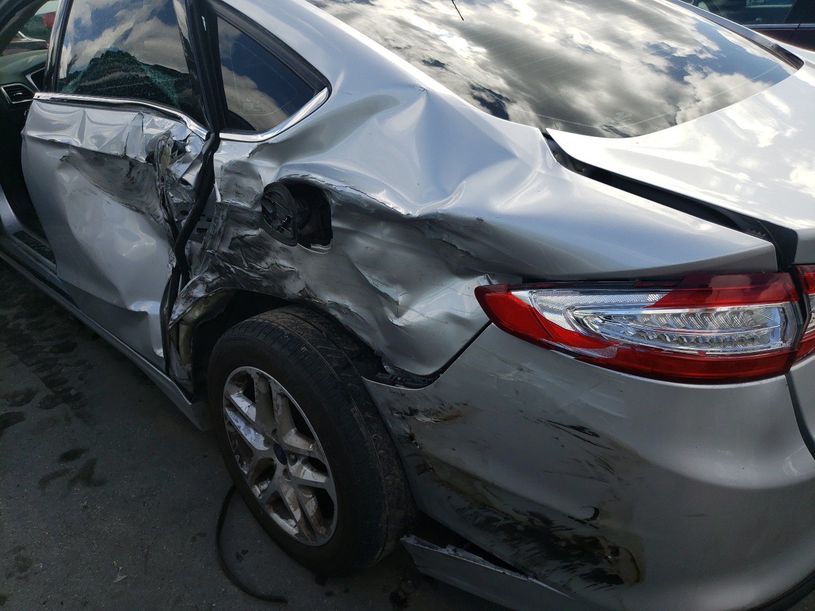 Photo 9 from auction – 2016 FORD FUSION SE with VIN 1FA6P0H72G5132137