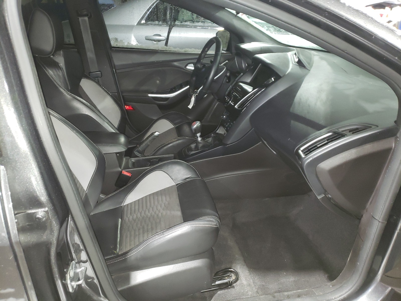 صورة رقم 5 من المزاد - 2017 FORD FOCUS ST مع VIN 1FADP3L99HL257070