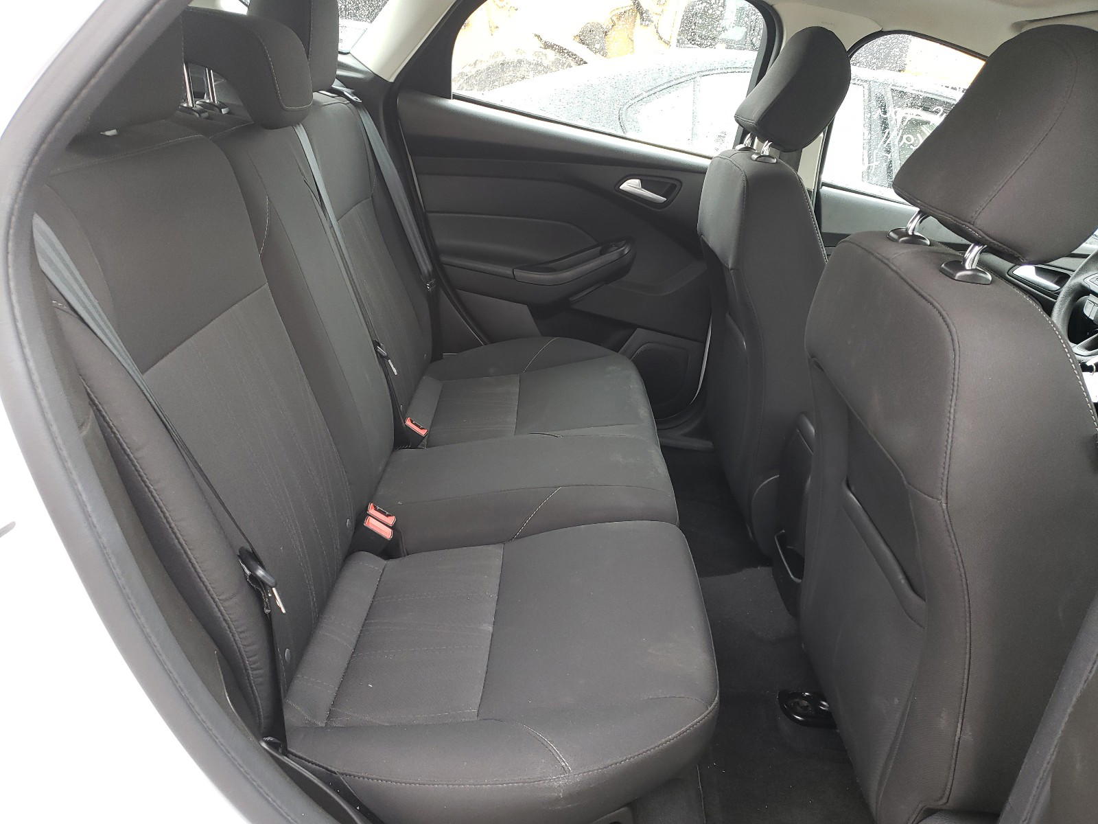 Photo 6 from auction – 2016 FORD FOCUS SE with VIN 1FADP3K25GL300399