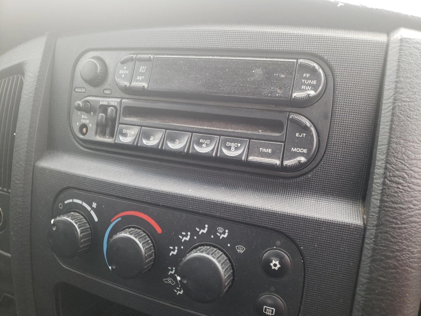 Photo 19 from auction – 2004 DODGE RAM 2500 S with VIN 3D7KU28C44G114226