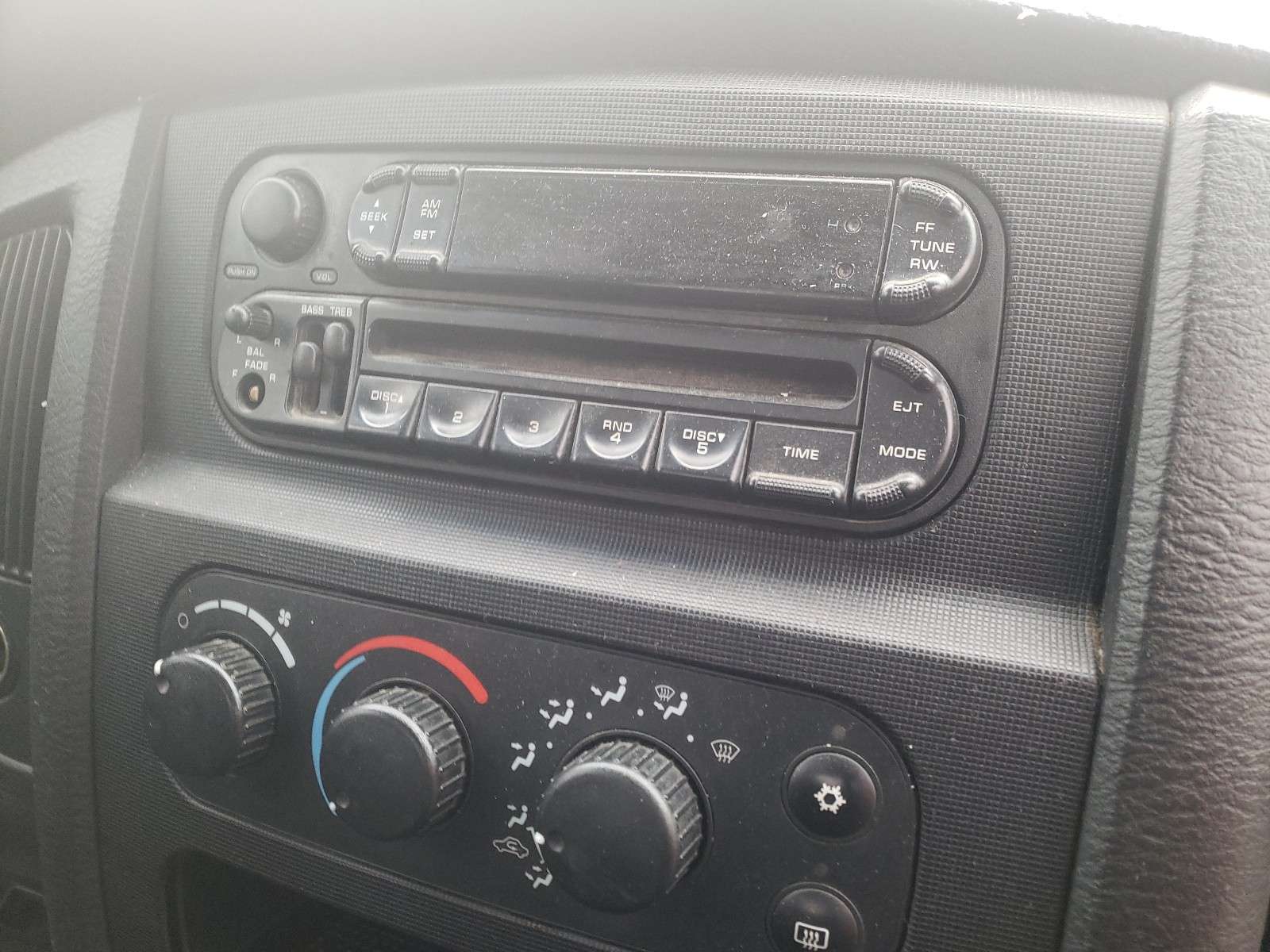 Zdjęcie 19 z aukcji – 2004 DODGE RAM 2500 S z VIN 3D7KU28C44G114226