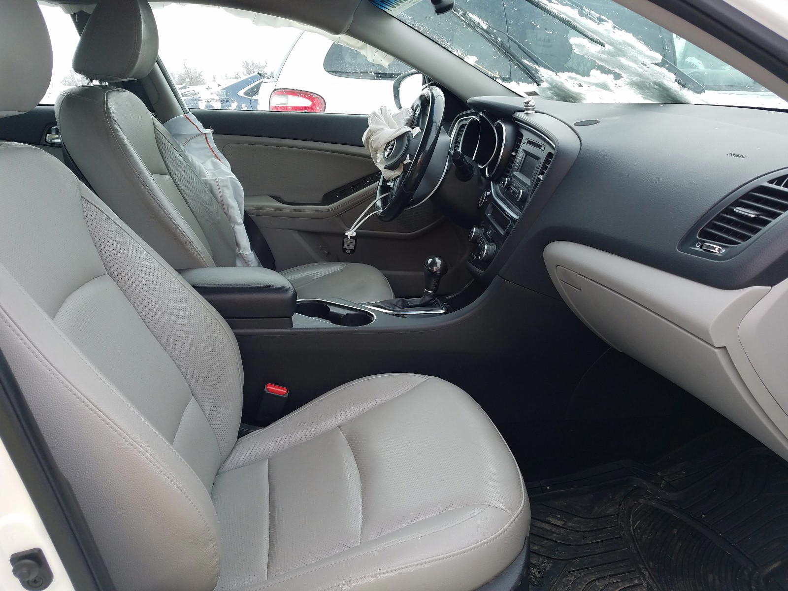 Photo 5 from auction – 2015 KIA OPTIMA with VIN 5XXGN4A75FG435624