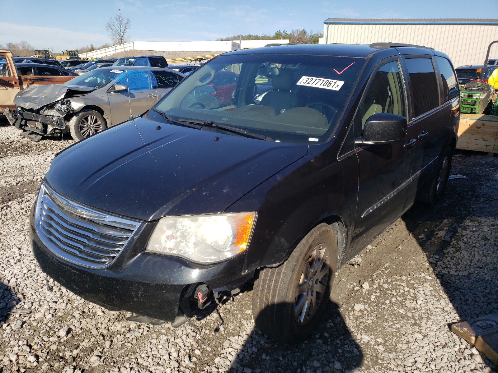 Photo 2 from auction – 2013 CHRYSLER TOWN & COU with VIN 2C4RC1BGXDR706239