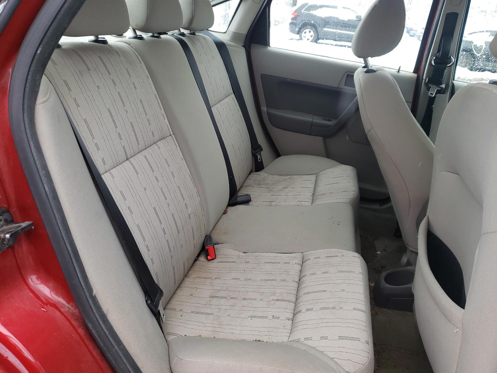 Photo 6 from auction – 2010 FORD FOCUS SE with VIN 1FAHP3FN7AW136648