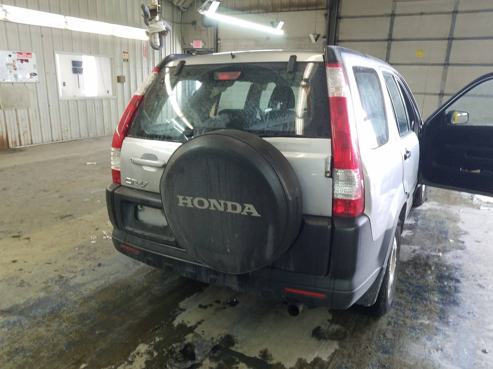 Photo 9 from auction – 2005 HONDA CR-V LX with VIN JHLRD78585C044406