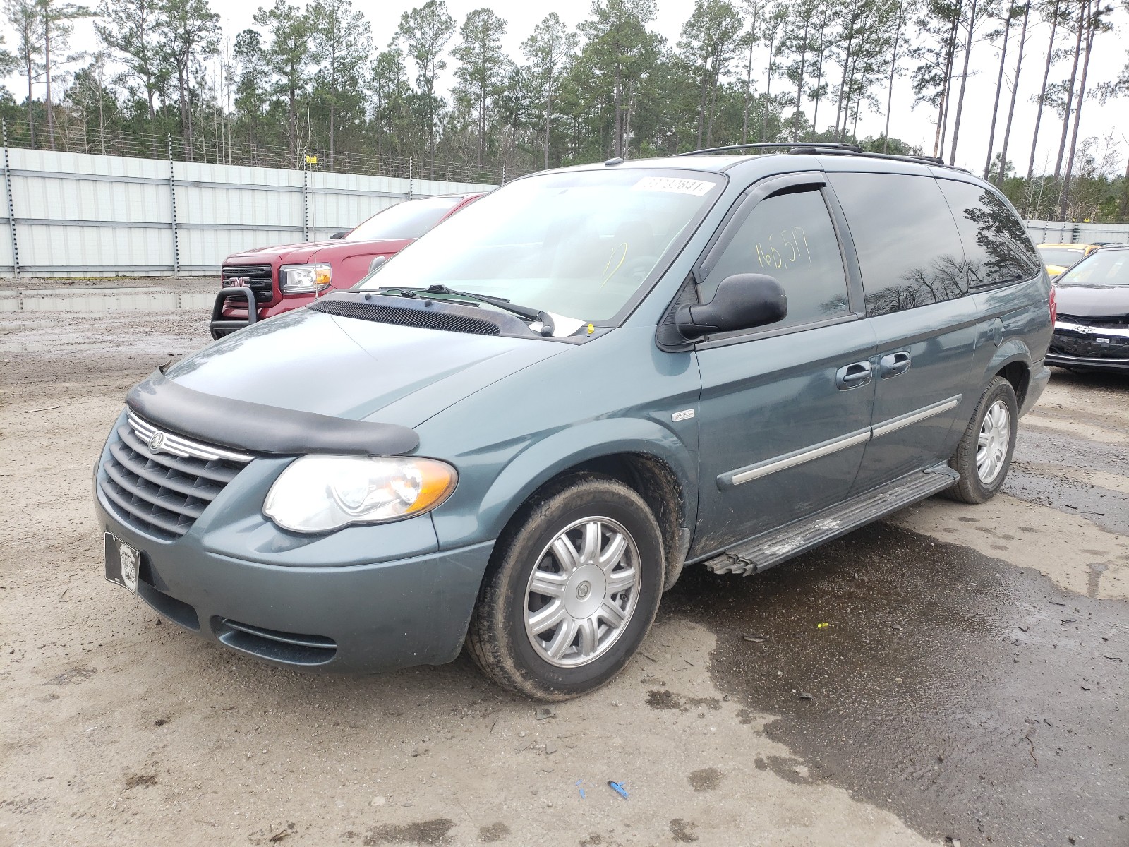 Photo 2 from auction – 2007 CHRYSLER TOWN & COU with VIN 2A4GP54L37R230931