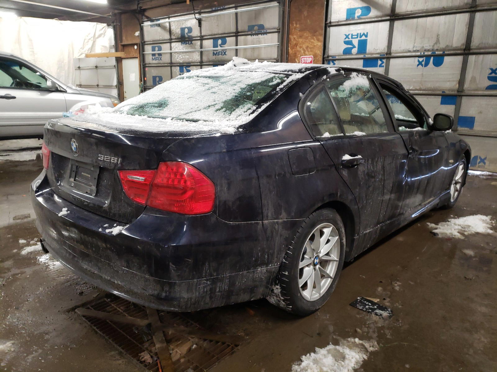 Photo 4 from auction – 2010 BMW 328 XI with VIN WBAPK7C57AA462640