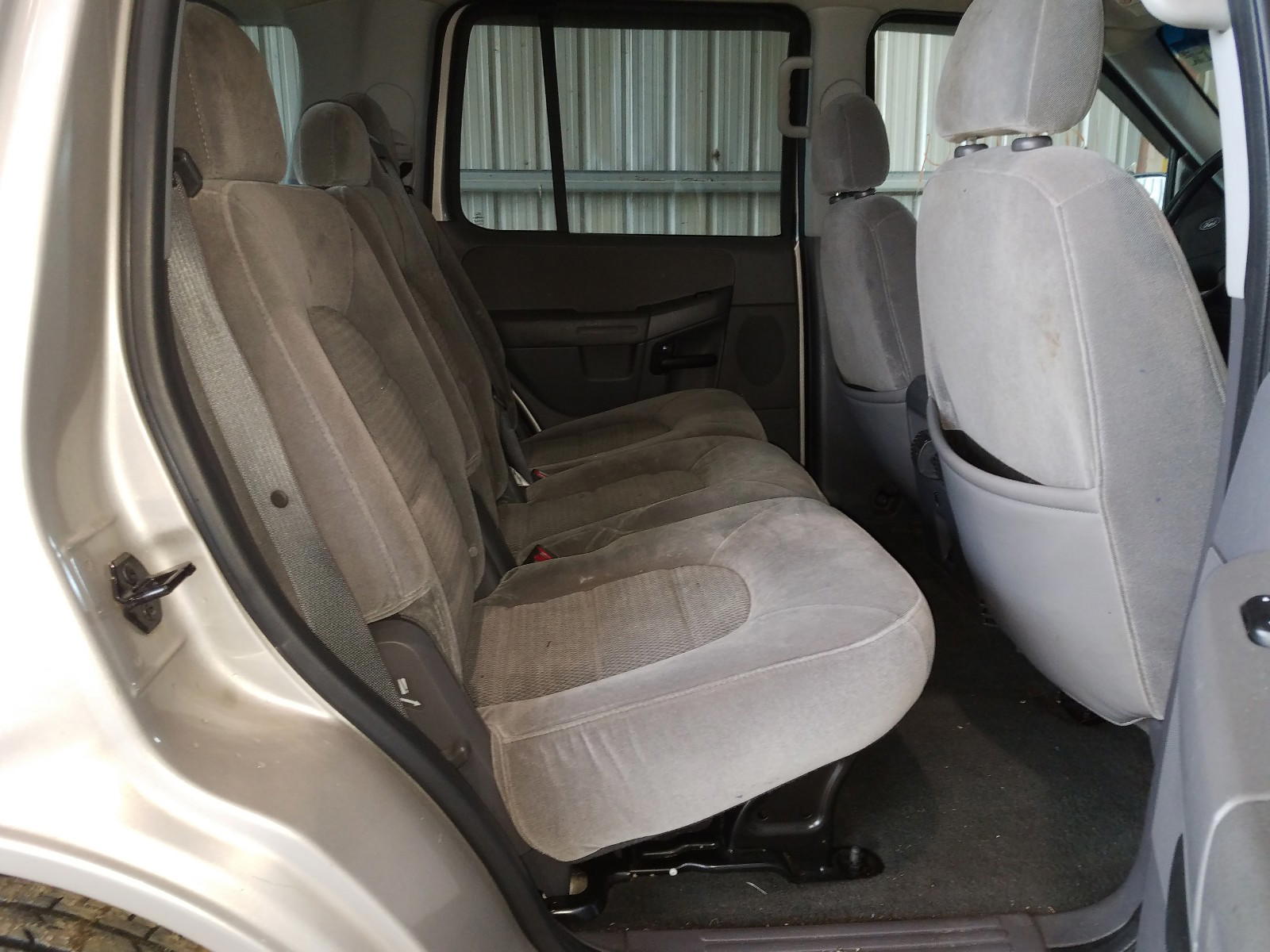 Photo 6 from auction – 2005 FORD EXPLORER X with VIN 1FMZU73K25ZA62449