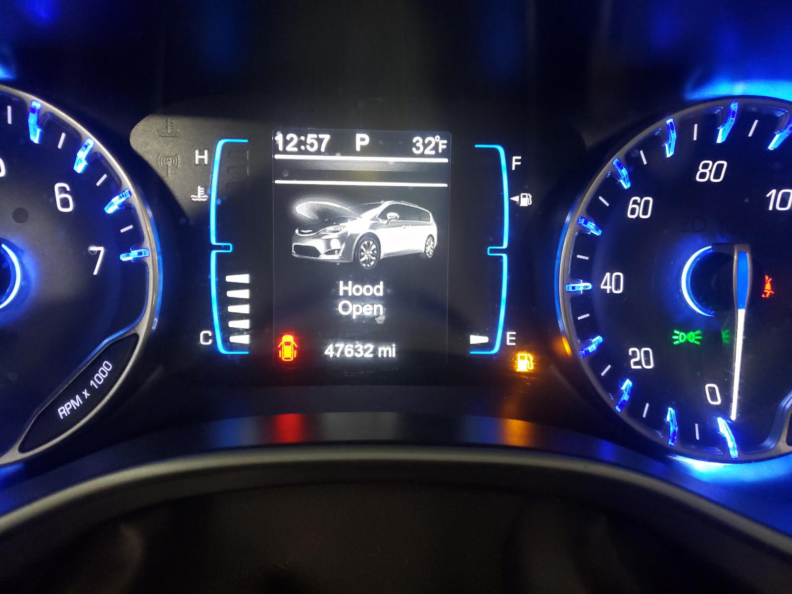 Photo 8 from auction – 2017 CHRYSLER PACIFICA T with VIN 2C4RC1BG4HR613870