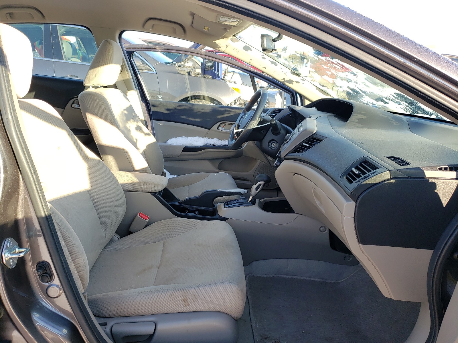 Photo 5 from auction – 2012 HONDA CIVIC LX with VIN 19XFB2F51CE092461