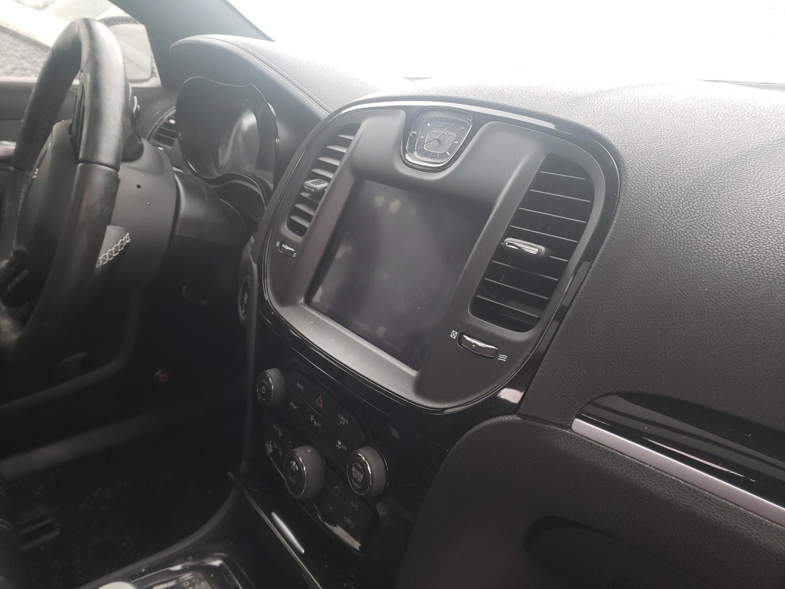 Photo 9 from auction – 2017 CHRYSLER 300 S with VIN 2C3CCAGG0HH534754