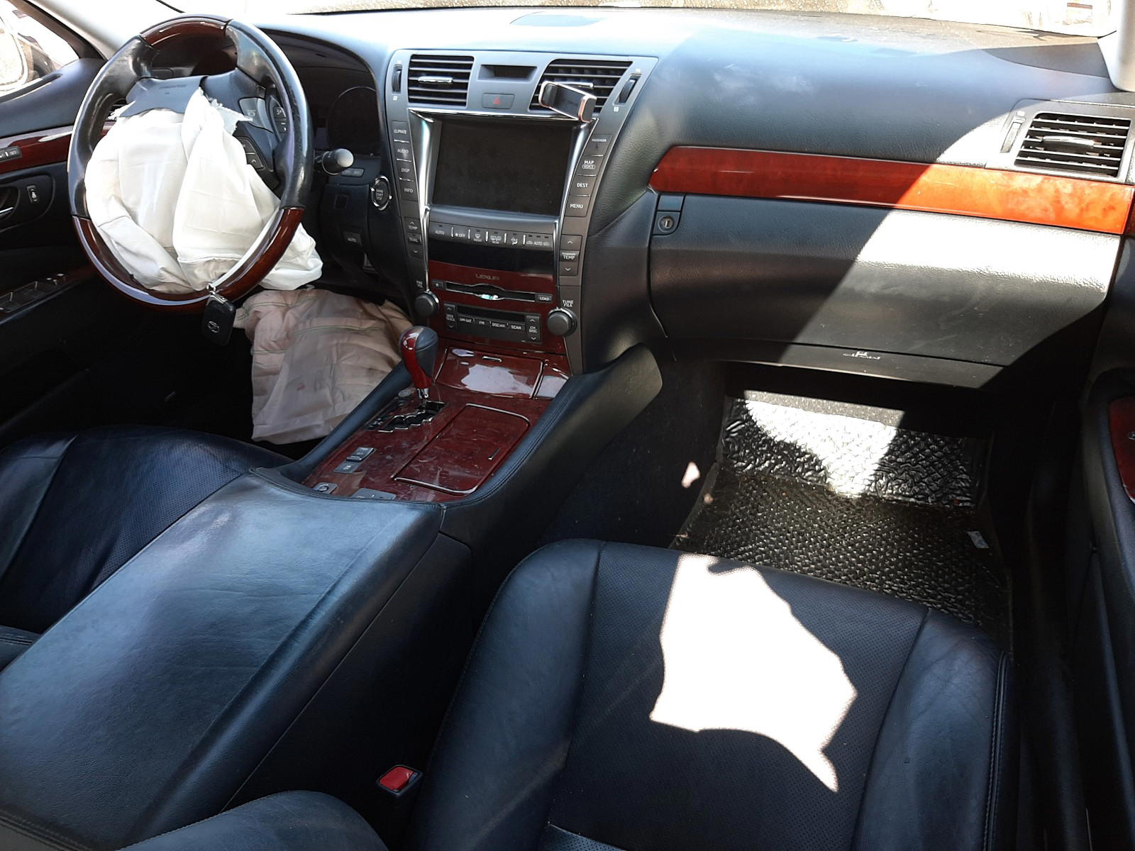 Photo 9 from auction – 2008 LEXUS LS 460 with VIN JTHBL46F485053705