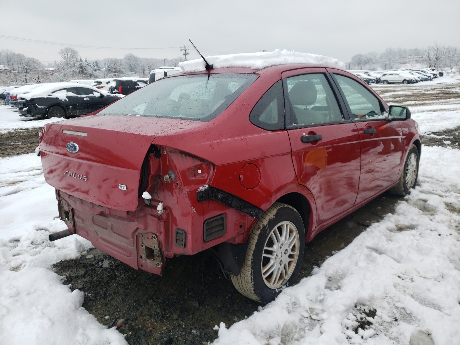 Zdjęcie 4 z aukcji – 2010 FORD FOCUS SE z VIN 1FAHP3FN7AW136648