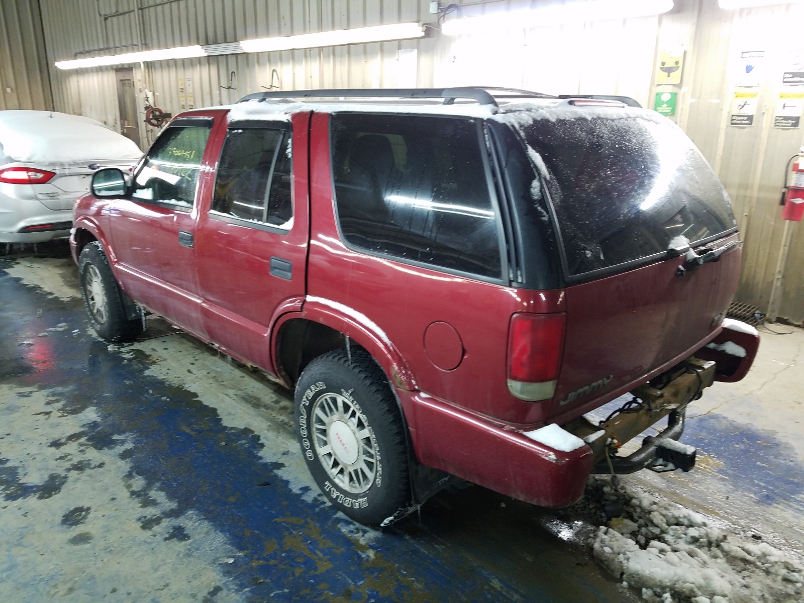 Photo 3 from auction – 1998 GMC JIMMY with VIN 1GKDT13W1W2500975