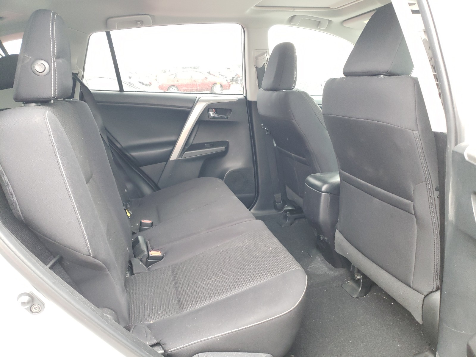 Photo 6 from auction – 2018 TOYOTA RAV4 ADVEN with VIN 2T3WFREV8JW433029
