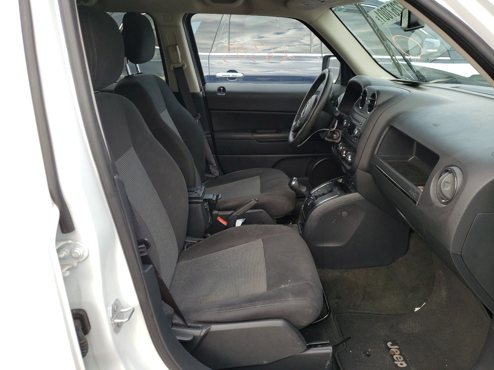 Photo 5 from auction – 2017 JEEP PATRIOT LA with VIN 1C4NJPFA1HD160873