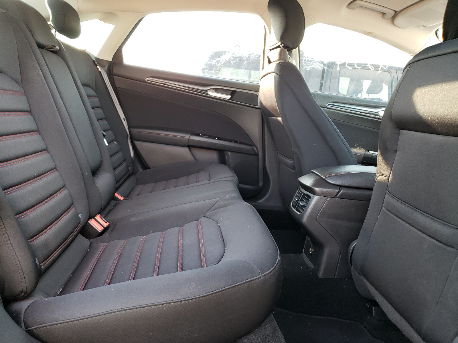 Photo 6 from auction – 2016 FORD FUSION SE with VIN 3FA6P0H70GR386412