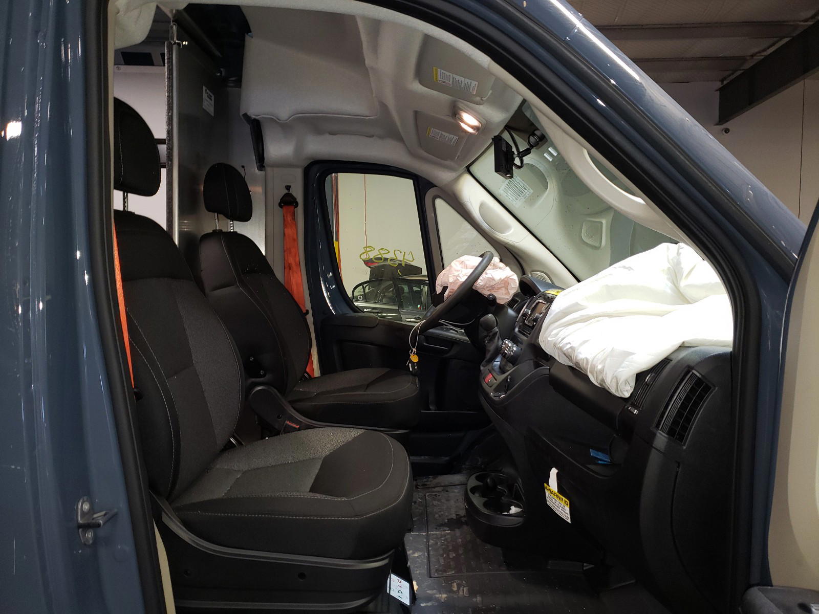 Photo 5 from auction – 2020 RAM PROMASTER with VIN 3C6URVJG8LE133883