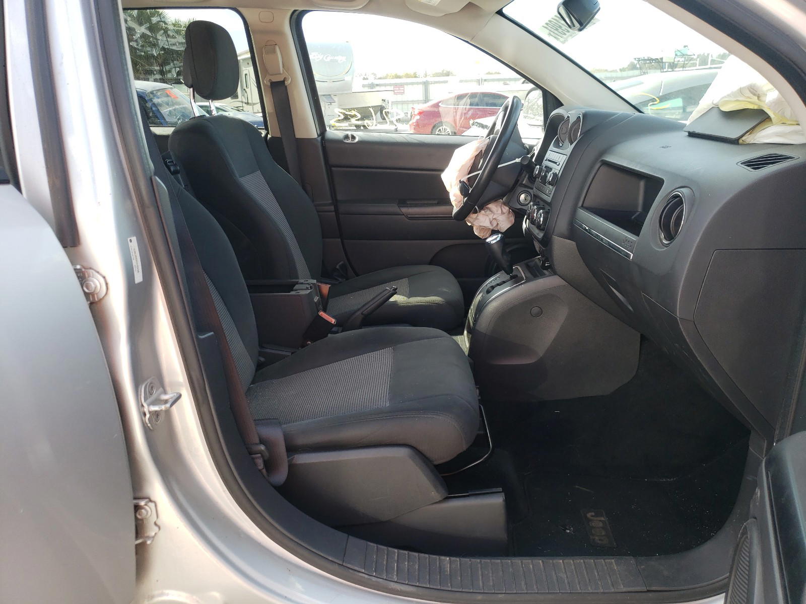 Photo 5 from auction – 2013 JEEP COMPASS LA with VIN 1C4NJDEB2DD129120