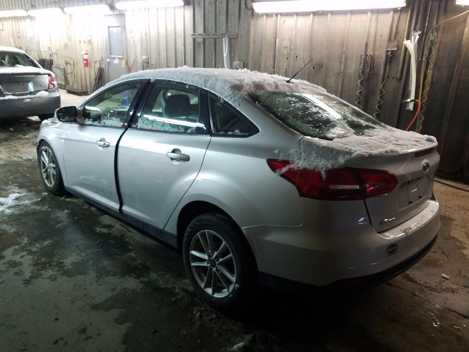 Photo 3 from auction – 2018 FORD FOCUS SE with VIN 1FADP3F27JL286295