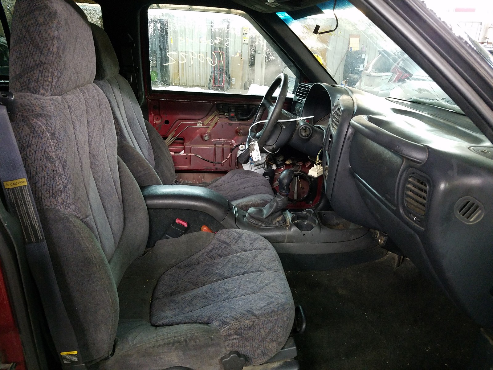 Photo 5 from auction – 1998 GMC JIMMY with VIN 1GKDT13W1W2500975