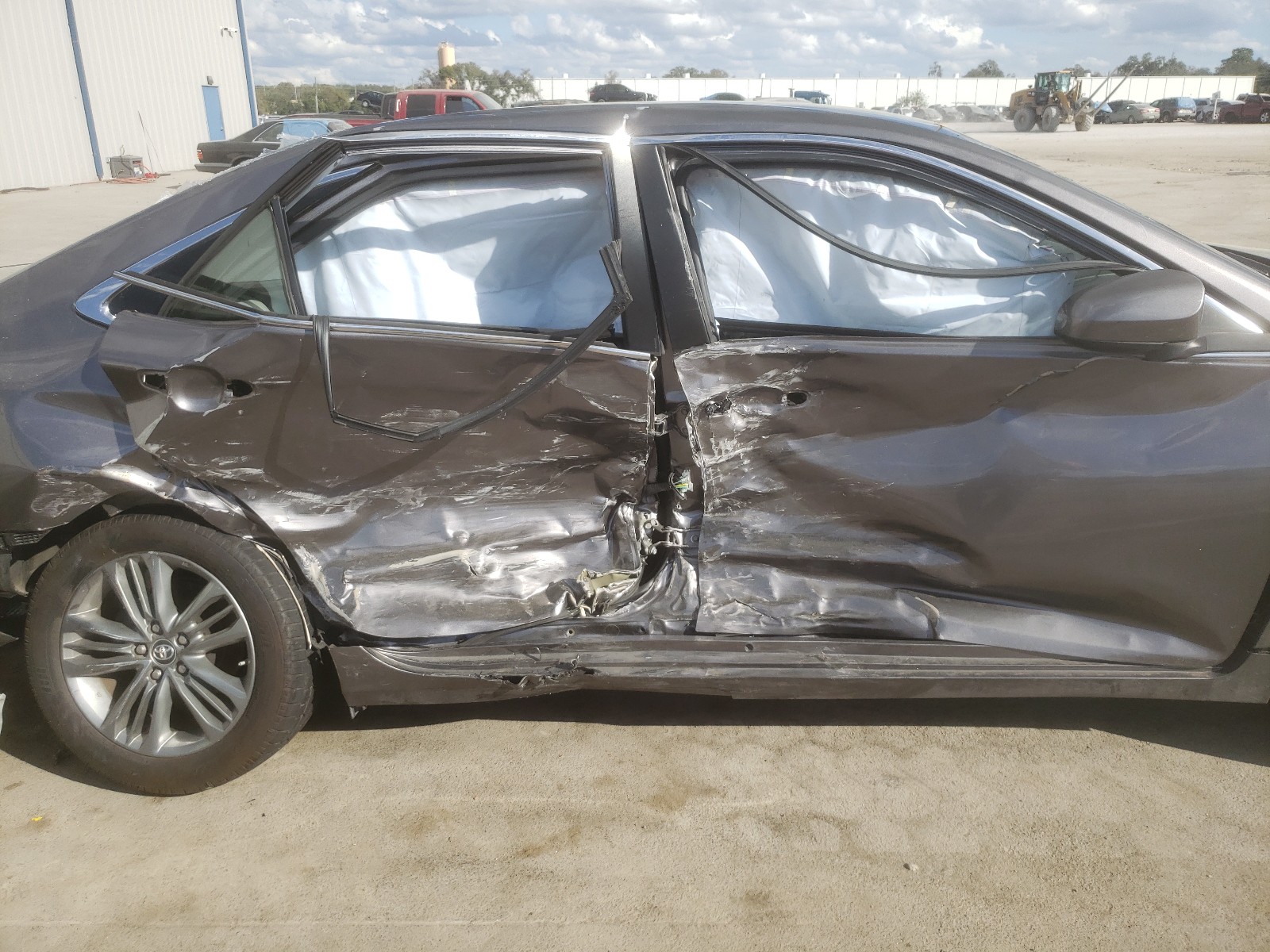 Photo 9 from auction – 2017 TOYOTA CAMRY LE with VIN 4T1BF1FK3HU698321