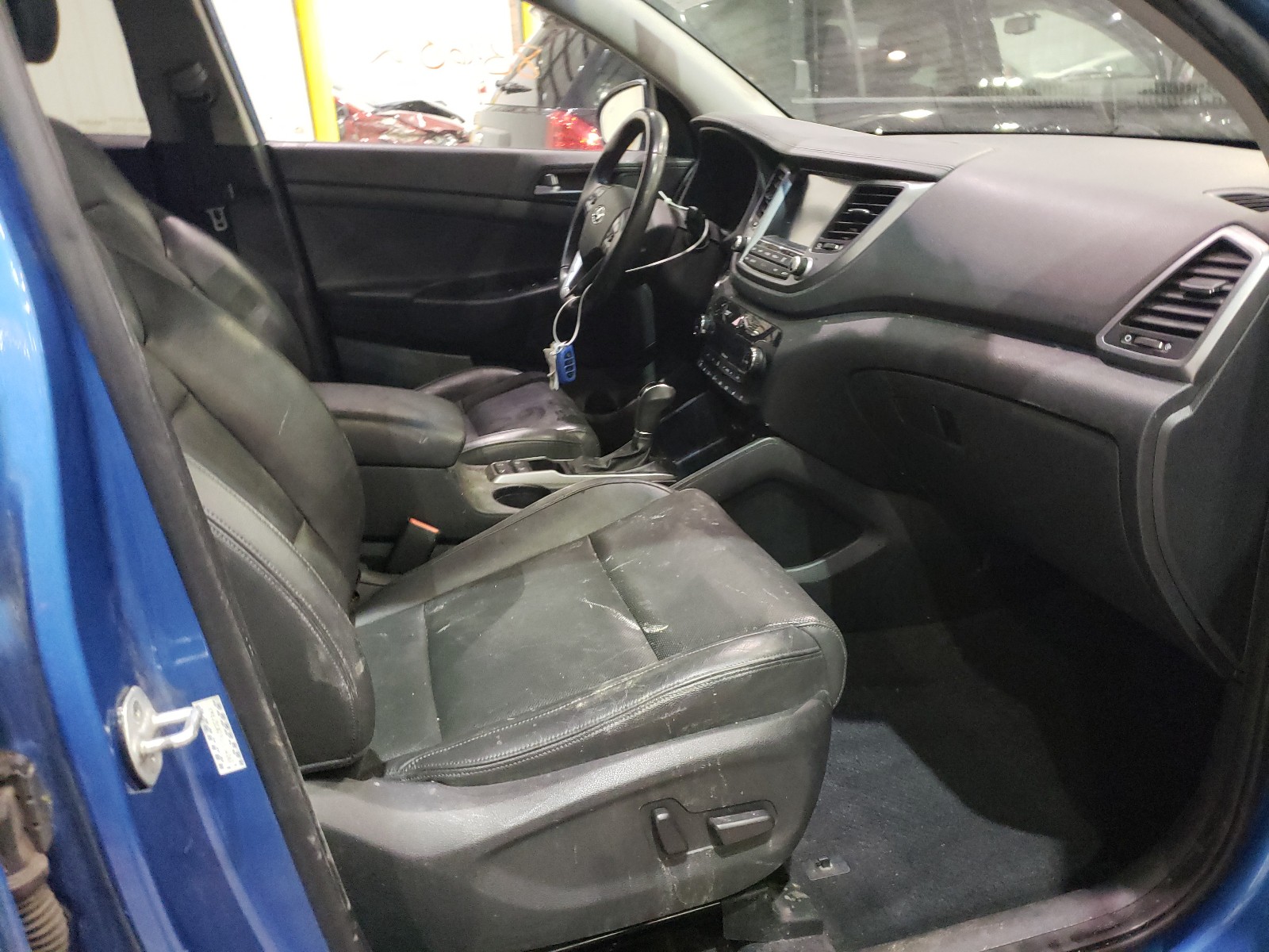 Photo 5 from auction – 2016 HYUNDAI TUCSON LIM with VIN KM8J3CA29GU034062