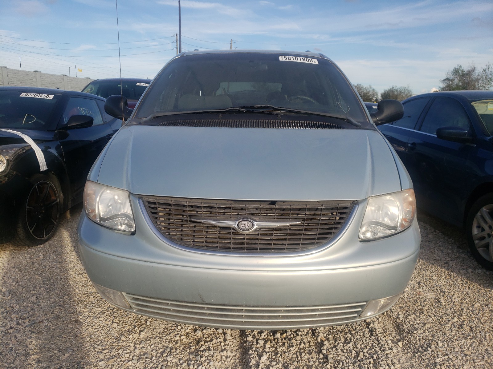 Photo 9 from auction – 2002 CHRYSLER TOWN & COU with VIN 2C8GP64L52R675206