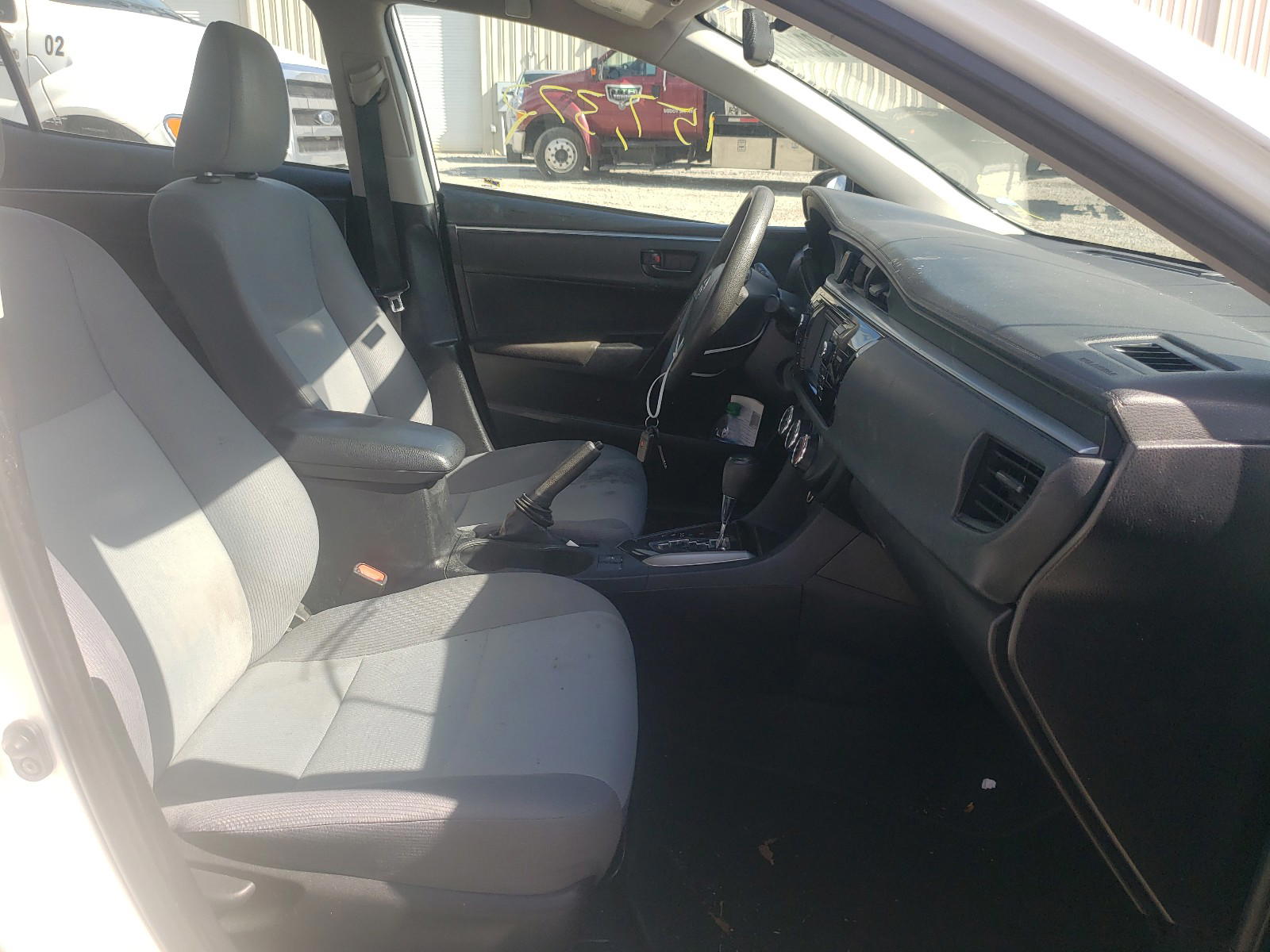 Photo 5 from auction – 2016 TOYOTA COROLLA L with VIN 2T1BURHE2GC686642