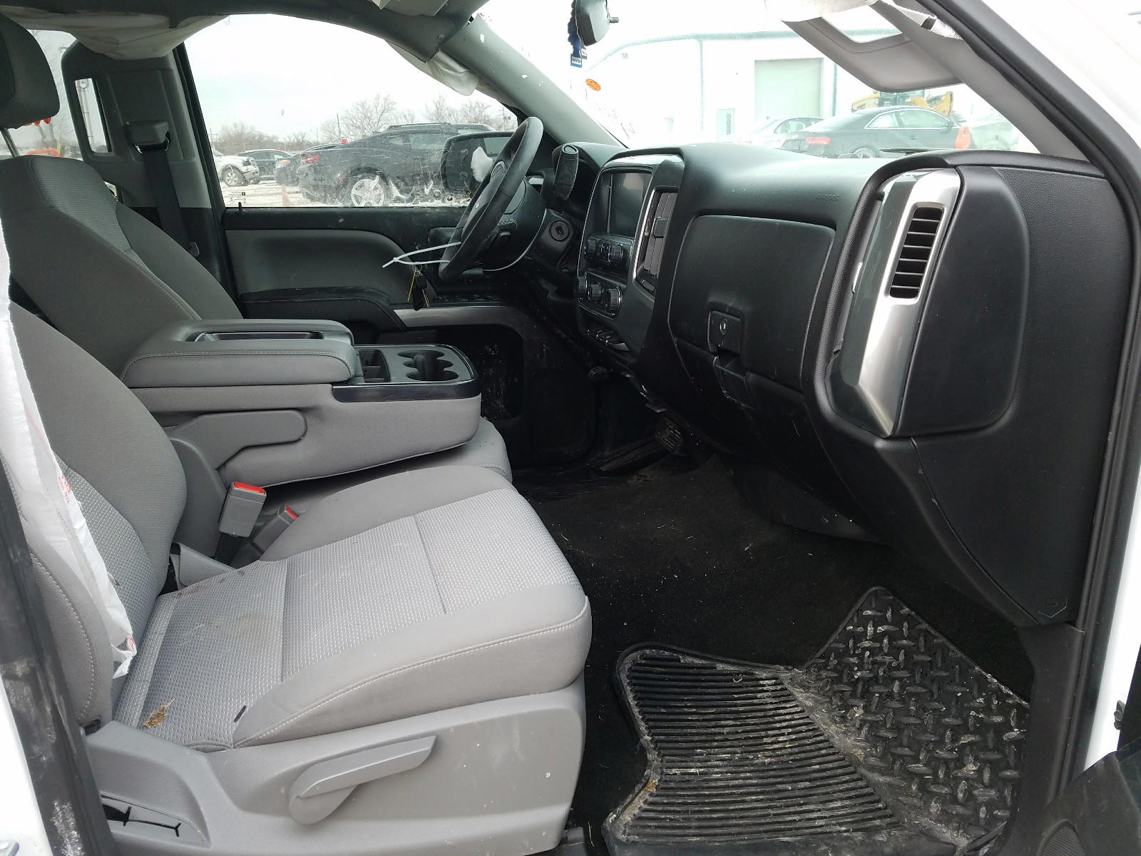 Photo 5 from auction – 2018 CHEVROLET SILVERADO with VIN 3GCUKREC3JG414874