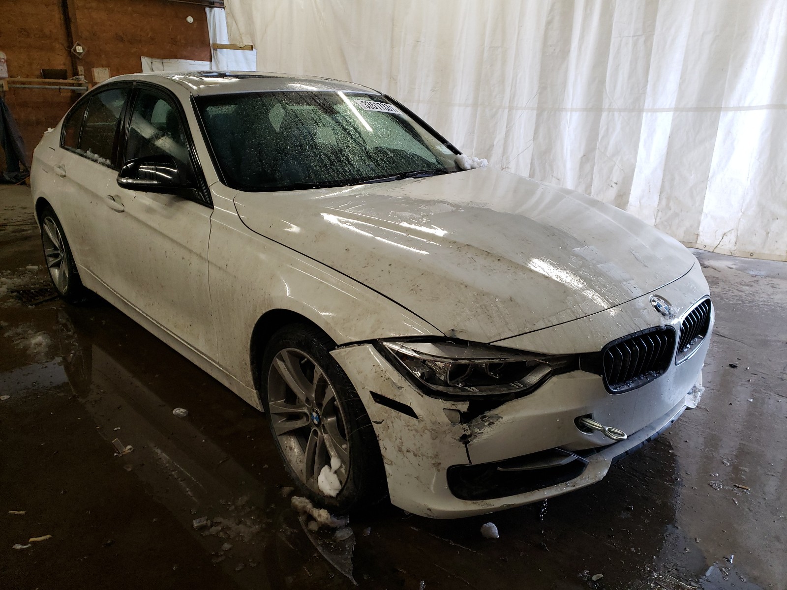 BMW 335 XI 2014 with VIN WBA3B9G51ENR92525 - Photo from auction