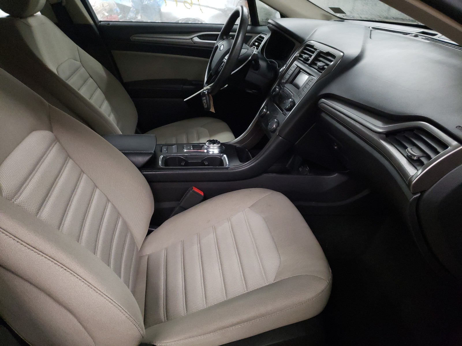 Photo 5 from auction – 2017 FORD FUSION S with VIN 3FA6P0G71HR282708