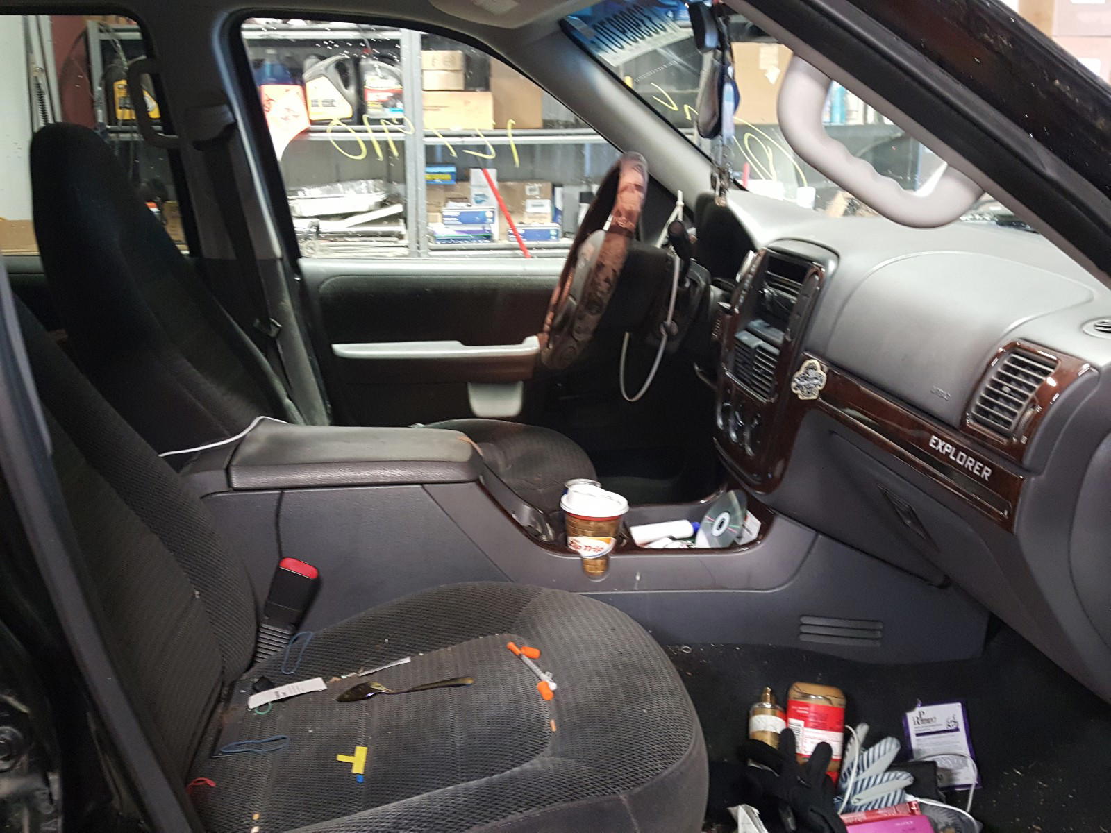 Photo 5 from auction – 2002 FORD EXPLORER X with VIN 1FMZU73E42ZB69220
