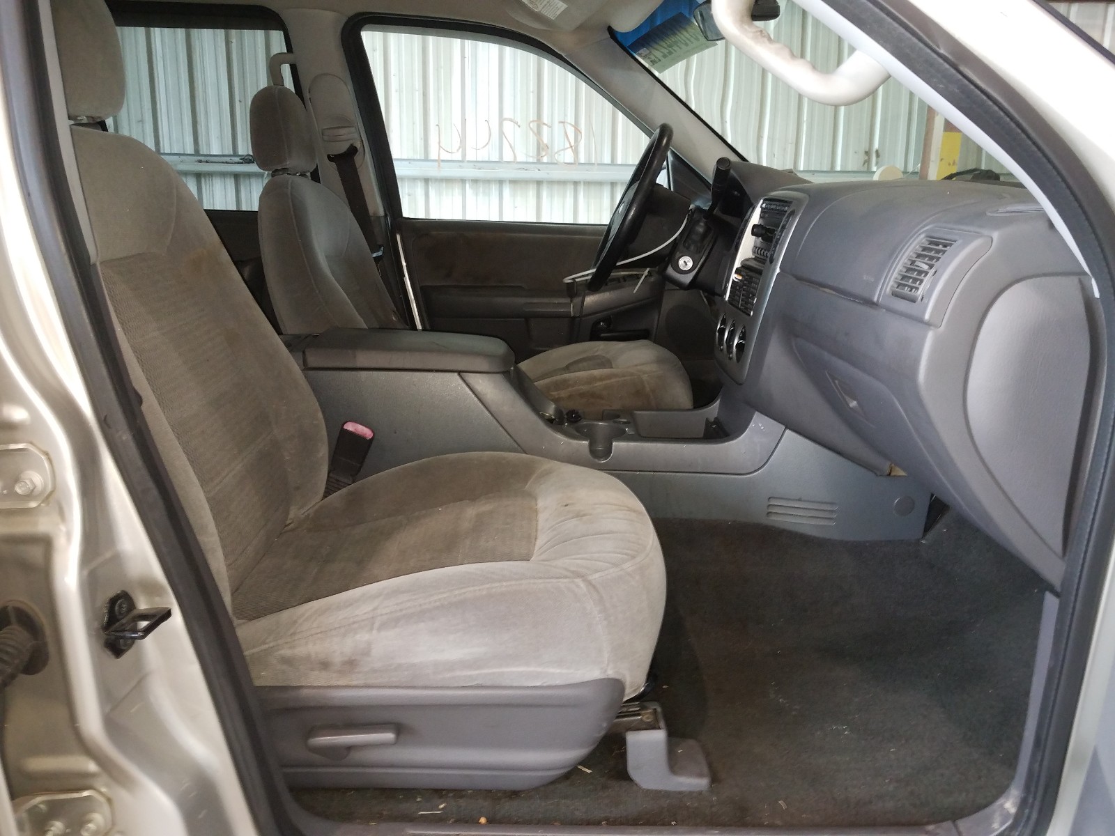 Zdjęcie 5 z aukcji – 2005 FORD EXPLORER X z VIN 1FMZU73K25ZA62449