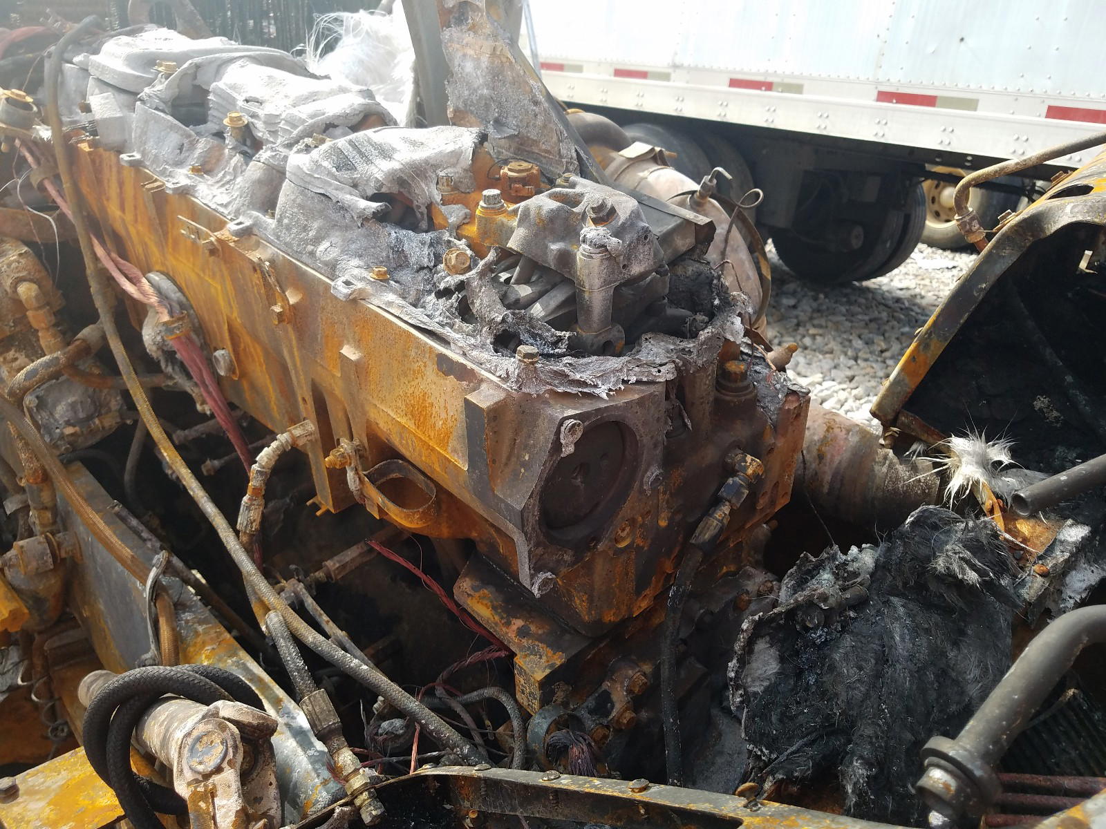 Photo 8 from auction – 2002 PETERBILT 378 with VIN 1XPFDB0X72N560108